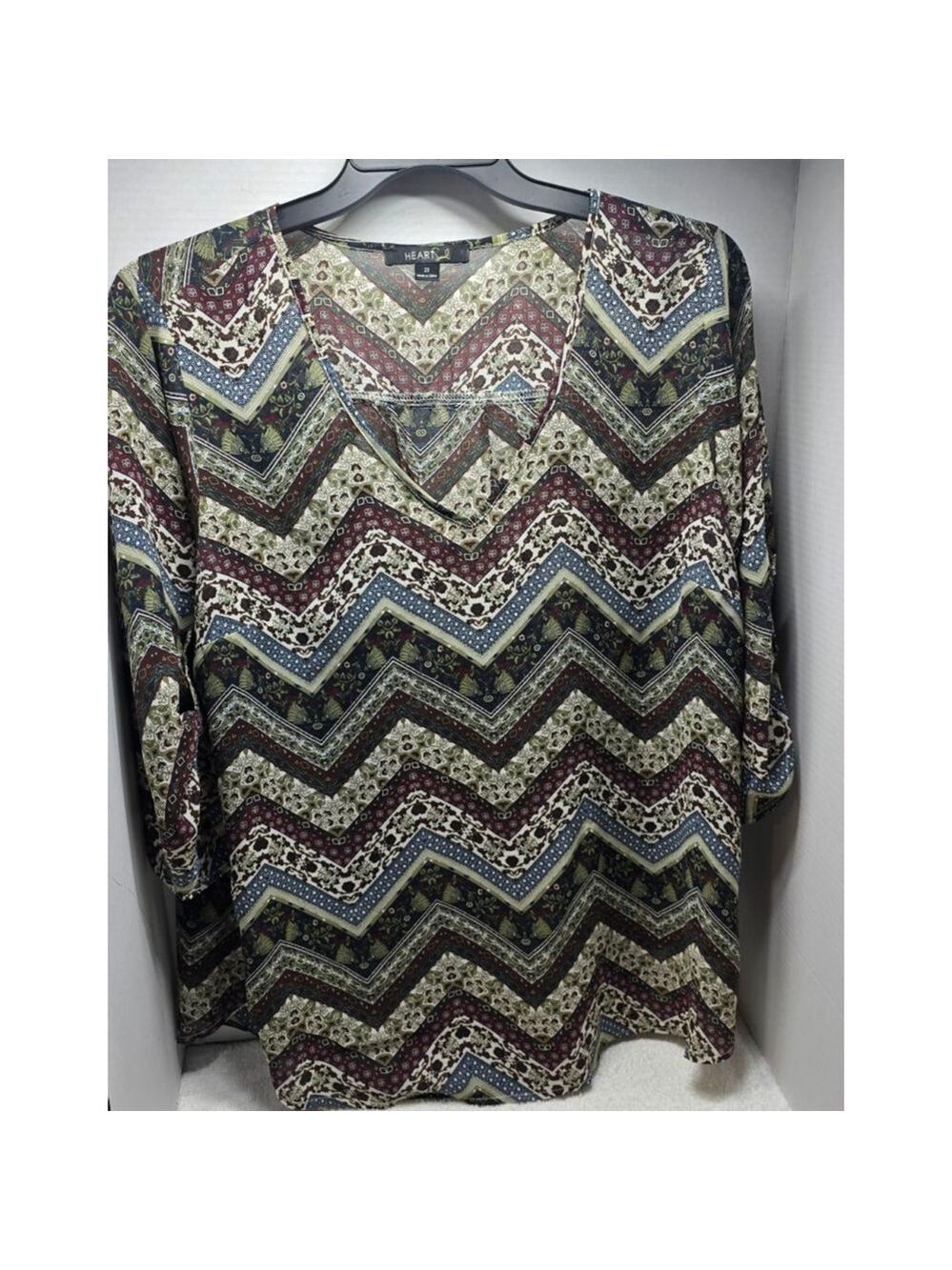 Women's HEART & Soul Plus 2X Green Burgundy Chevron Blouse